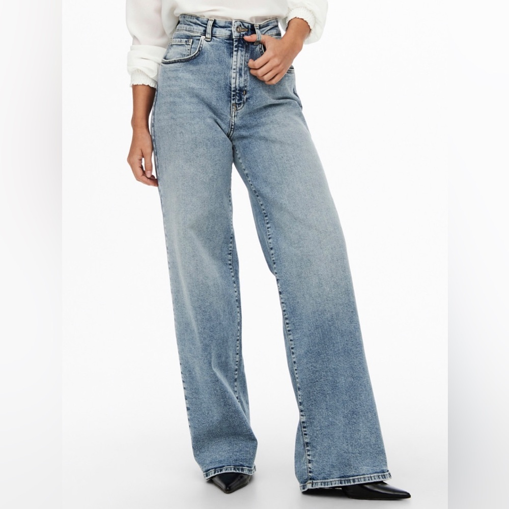 This is an ONLINC Hope EX Wide Leg High Waisted Jeans. Size-30/32